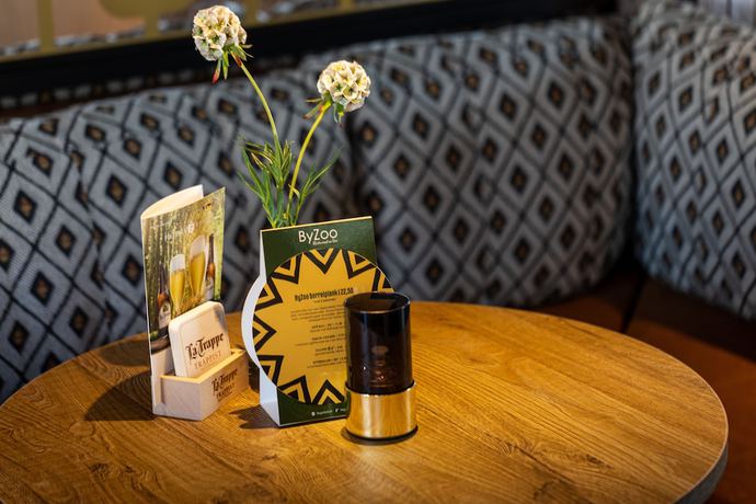 Imagen del bar/restaurante del Hotel Fletcher Restaurant ByZoo Emmen. Foto 4