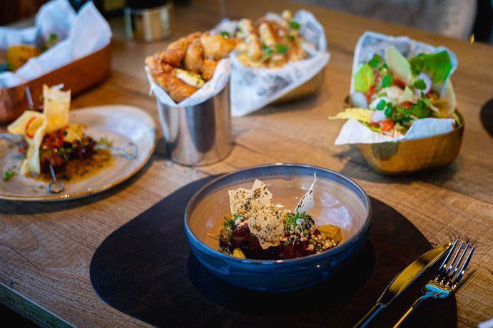 Imagen del bar/restaurante del Hotel Fletcher Restaurant ByZoo Emmen. Foto 11