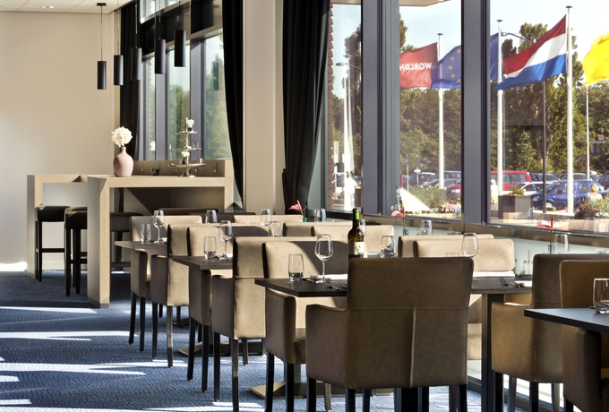 Imagen del bar/restaurante del Hotel Fletcher -restaurant Wings-rotterdam. Foto 3