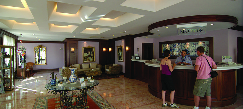 Imagen de los interiores del Hotel Fleur Bay Resort. Foto 2