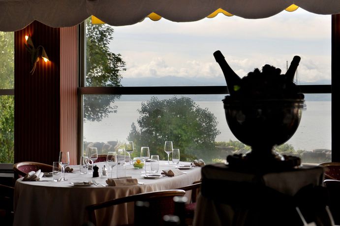 Imagen del bar/restaurante del Hotel Fleur Du Lac. Foto 8