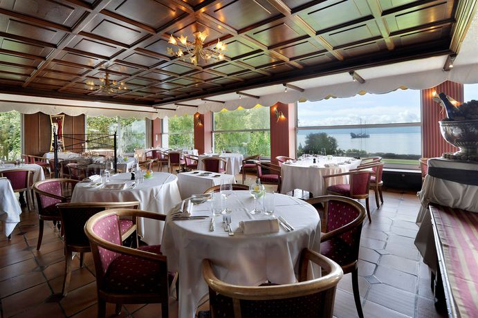 Imagen del bar/restaurante del Hotel Fleur Du Lac. Foto 10