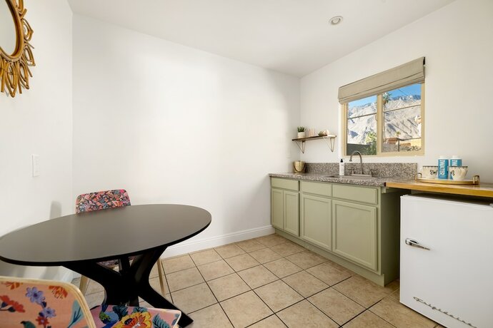 Imagen de la habitación del Hotel Fleur Noire. Foto 13