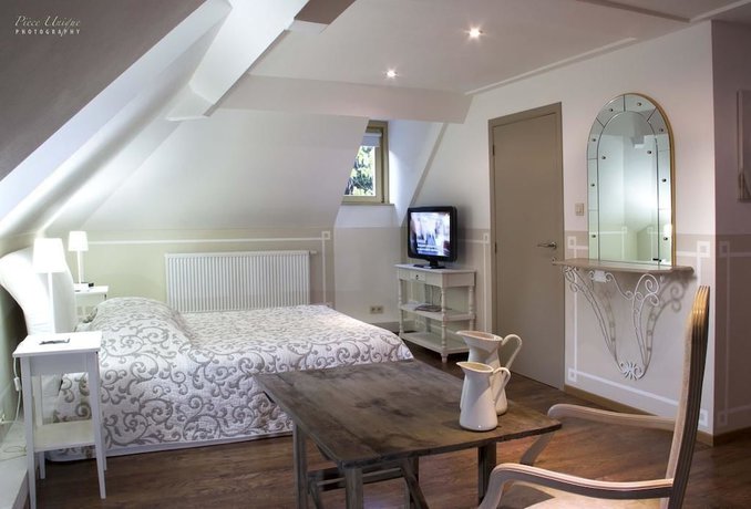 Imagen de la habitación del Hotel Fleur de Lys, Zedelgem. Foto 17