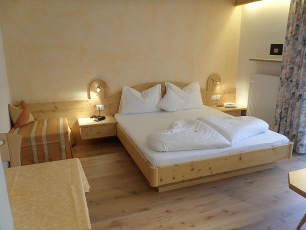 Imagen de la habitación del Hotel FleurAlp. Foto 3