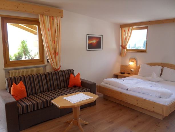 Imagen de la habitación del Hotel FleurAlp. Foto 4