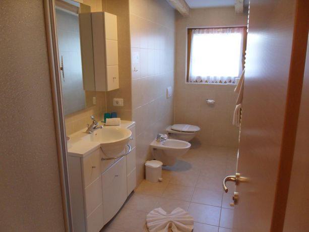 Imagen de la habitación del Hotel FleurAlp. Foto 5