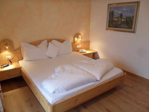 Imagen de la habitación del Hotel FleurAlp. Foto 11