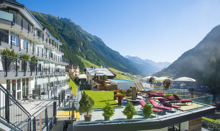 Imagen de los exteriores del Hotel Fliana. Foto 4