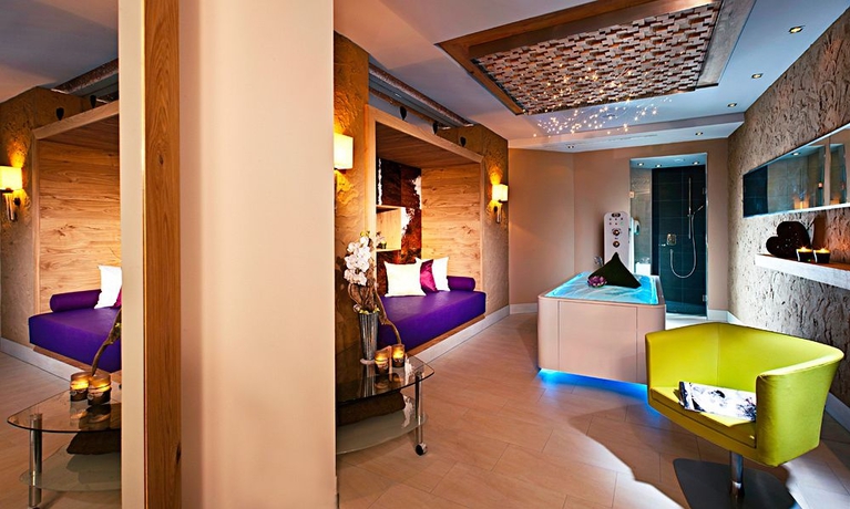 Imagen de la piscina del Hotel Fliana. Foto 7