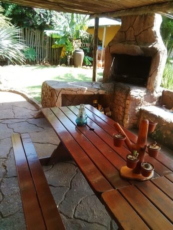 Imagen de los exteriores del Hotel Flintstones Guest House Durban. Foto 14