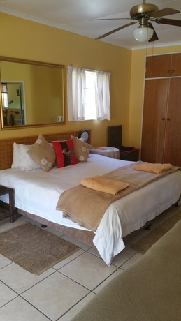 Imagen de la habitación del Hotel Flintstones Guest House Fourways. Foto 6