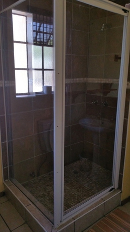 Imagen de la habitación del Hotel Flintstones Guest House Fourways. Foto 10