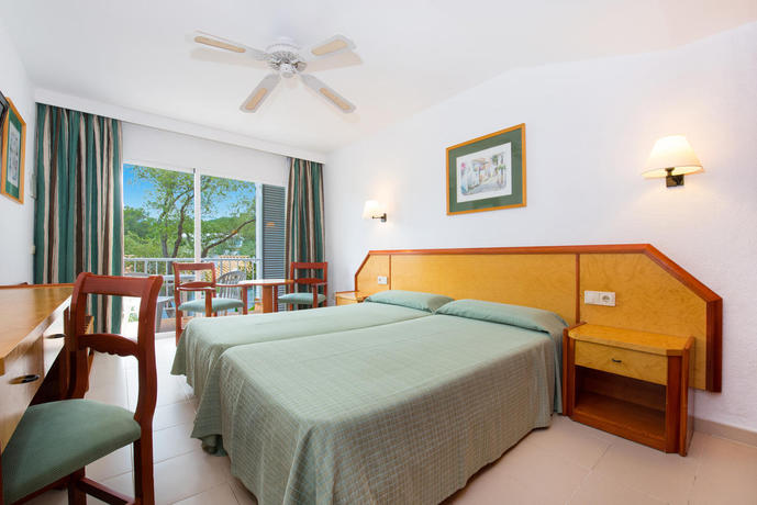 Imagen de la habitación del Hotel Flipflop Cala Romántica. Foto 4