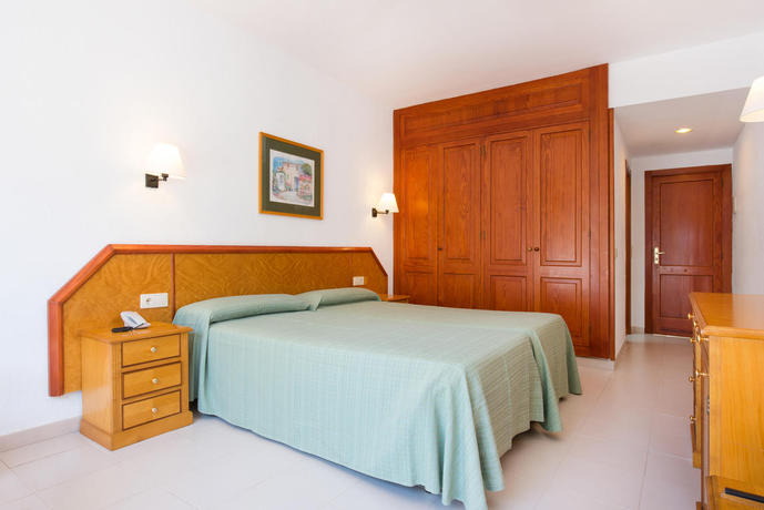 Imagen de la habitación del Hotel Flipflop Cala Romántica. Foto 5