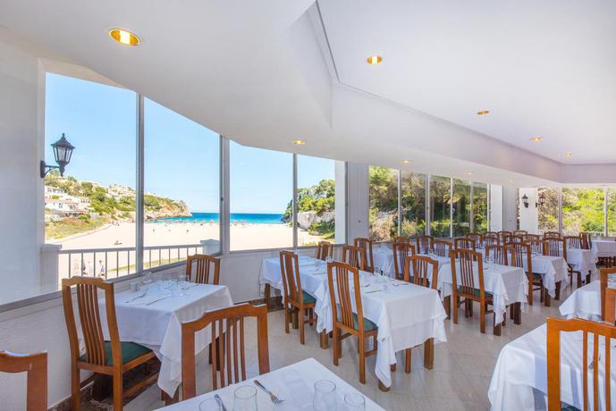 Imagen del bar/restaurante del Hotel Flipflop Cala Romántica. Foto 2