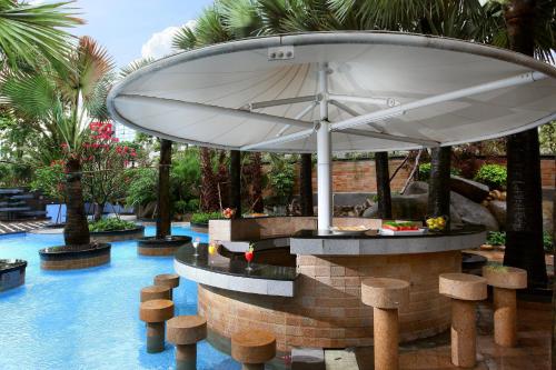 Imagen de la piscina del Hotel Fliport Jinjiang Shiji. Foto 10
