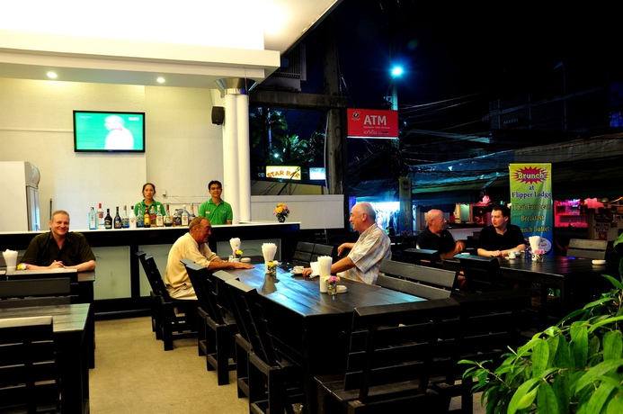 Imagen del bar/restaurante del Hotel Flipper Lodge. Foto 4