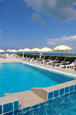 Imagen de la piscina del Hotel Flipper Lodge. Foto 16