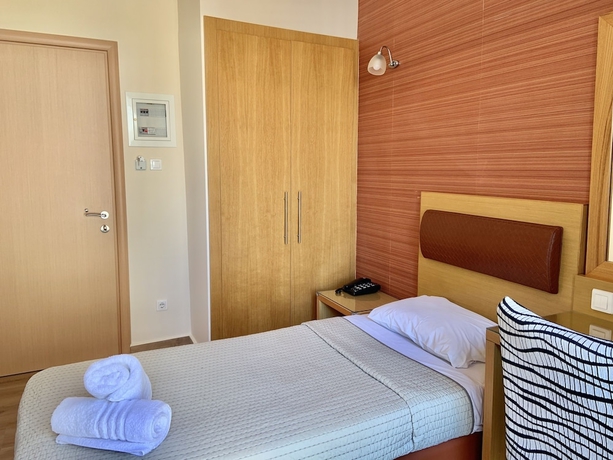 Imagen de la habitación del Hotel Flisvos, Kalamata. Foto 11