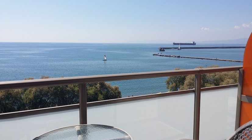 Imagen de la habitación del Hotel Flisvos, Kalamata. Foto 17