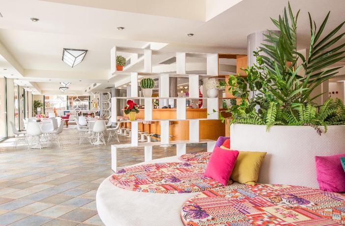 Imagen de los interiores del Hotel Flisvos Royal Tolo. Foto 10