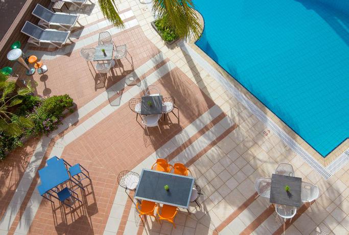 Imagen de la piscina del Hotel Flisvos Royal Tolo. Foto 12