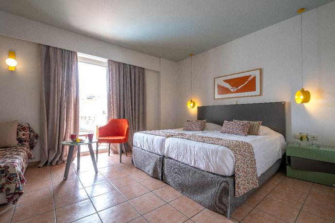 Imagen de la habitación del Hotel Flisvos Royal Tolo. Foto 8