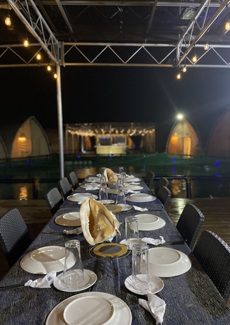 Imagen del bar/restaurante del Hotel Floating Home in Reef Resort Unit 1. Foto 2