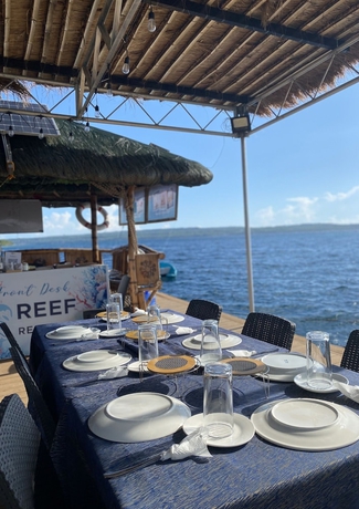 Imagen del bar/restaurante del Hotel Floating Home in Reef Resort Unit 1. Foto 3