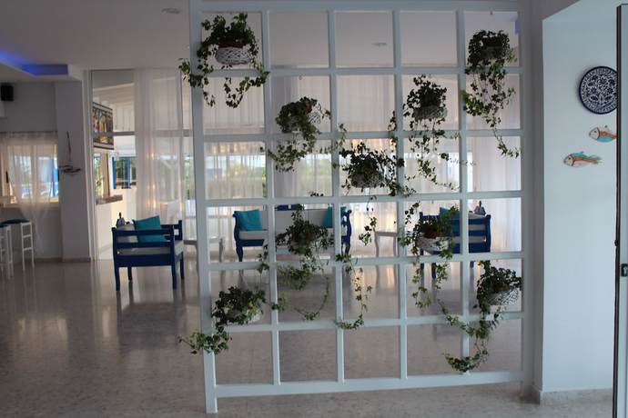 Imagen del bar/restaurante del Hotel Flokkas Apartments. Foto 2
