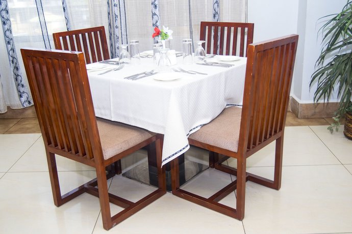 Imagen del bar/restaurante del Hotel Flomi. Foto 5