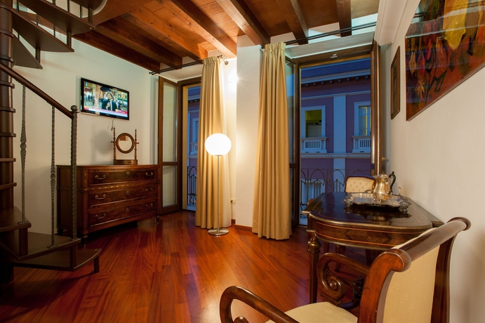 Imagen de los interiores del Hotel Flora, CAGLIARI. Foto 15