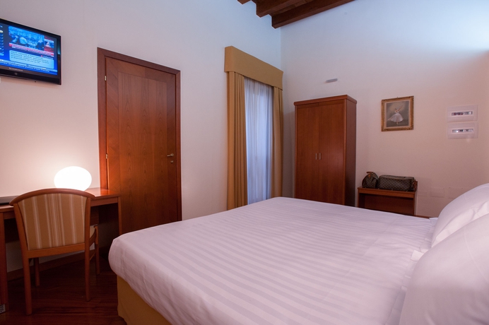 Imagen de la habitación del Hotel Flora, CAGLIARI. Foto 9