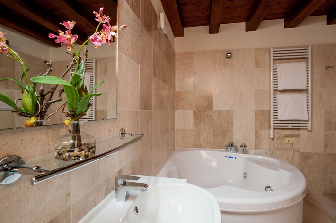 Imagen de la habitación del Hotel Flora, CAGLIARI. Foto 10