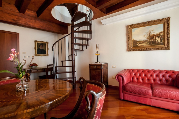 Imagen de la habitación del Hotel Flora, CAGLIARI. Foto 13