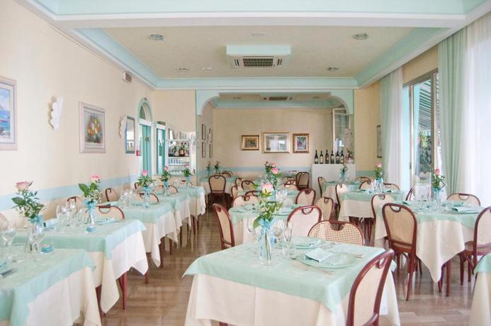 Imagen del bar/restaurante del Hotel Flora, Cattolica. Foto 2
