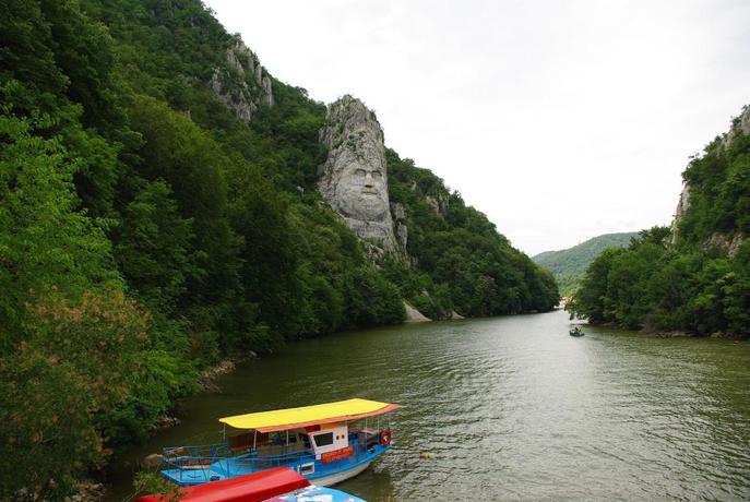 Imagen de los exteriores del Hotel Flora, Drobeta-Turnu Severin. Foto 6