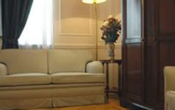 Imagen de la habitación del Hotel Flora, Frascati. Foto 13