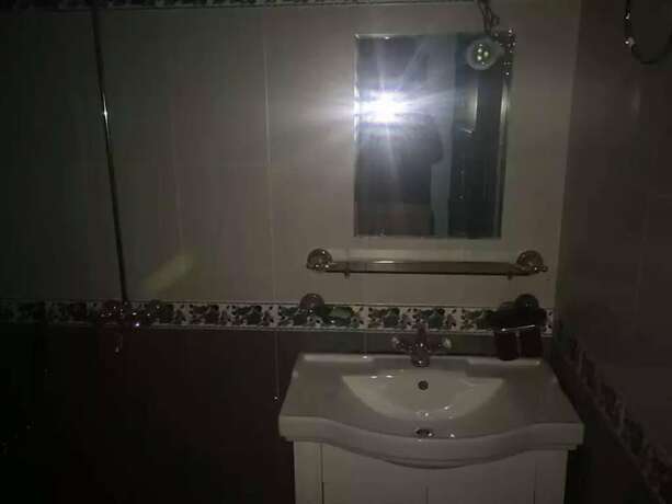 Imagen de la habitación del Hotel Flora Inn Naran. Foto 17