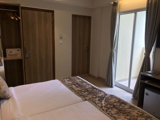 Imagen general del Hotel Flora, Mal&eacute;. Foto 12