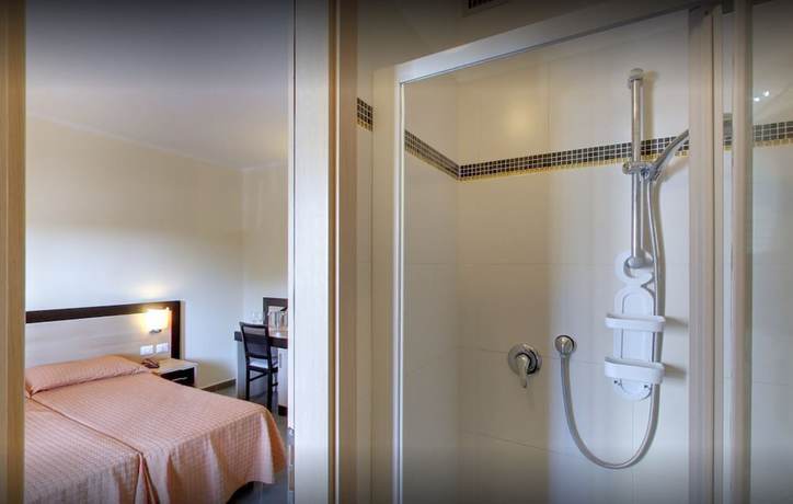 Imagen de la habitación del Hotel Flora, Marina di Bibbona. Foto 6