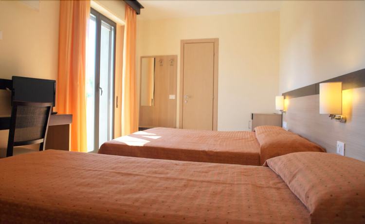 Imagen de la habitación del Hotel Flora, Marina di Bibbona. Foto 10