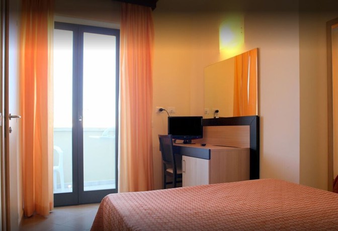 Imagen de la habitación del Hotel Flora, Marina di Bibbona. Foto 11