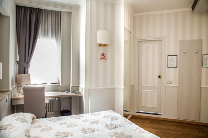 Imagen de la habitación del Hotel Flora, Milán. Foto 6