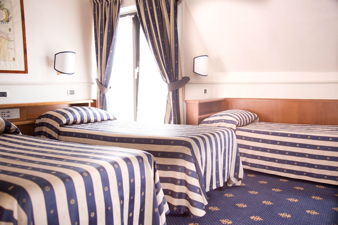 Imagen de la habitación del Hotel Flora, Milán. Foto 9