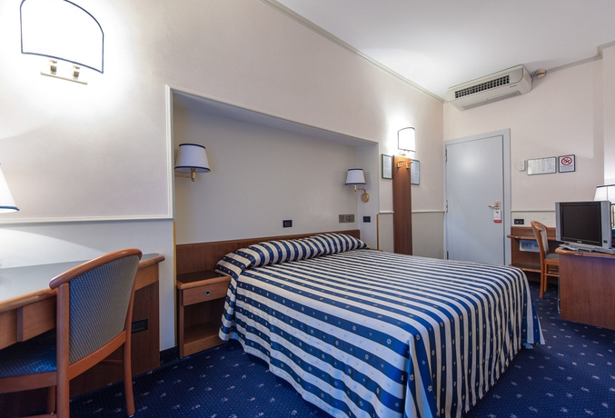 Imagen de la habitación del Hotel Flora, Milán. Foto 11