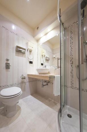 Imagen de la habitación del Hotel Flora, Mil&aacute;n. Foto 15