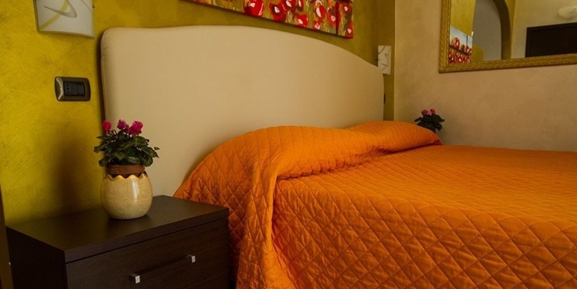 Imagen de la habitación del Hotel Flora, Noto. Foto 11