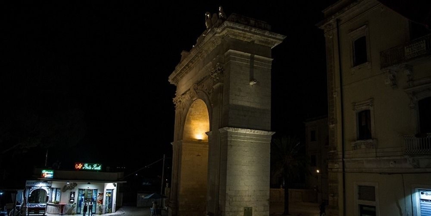 Imagen de los exteriores del Hotel Flora, Noto. Foto 15